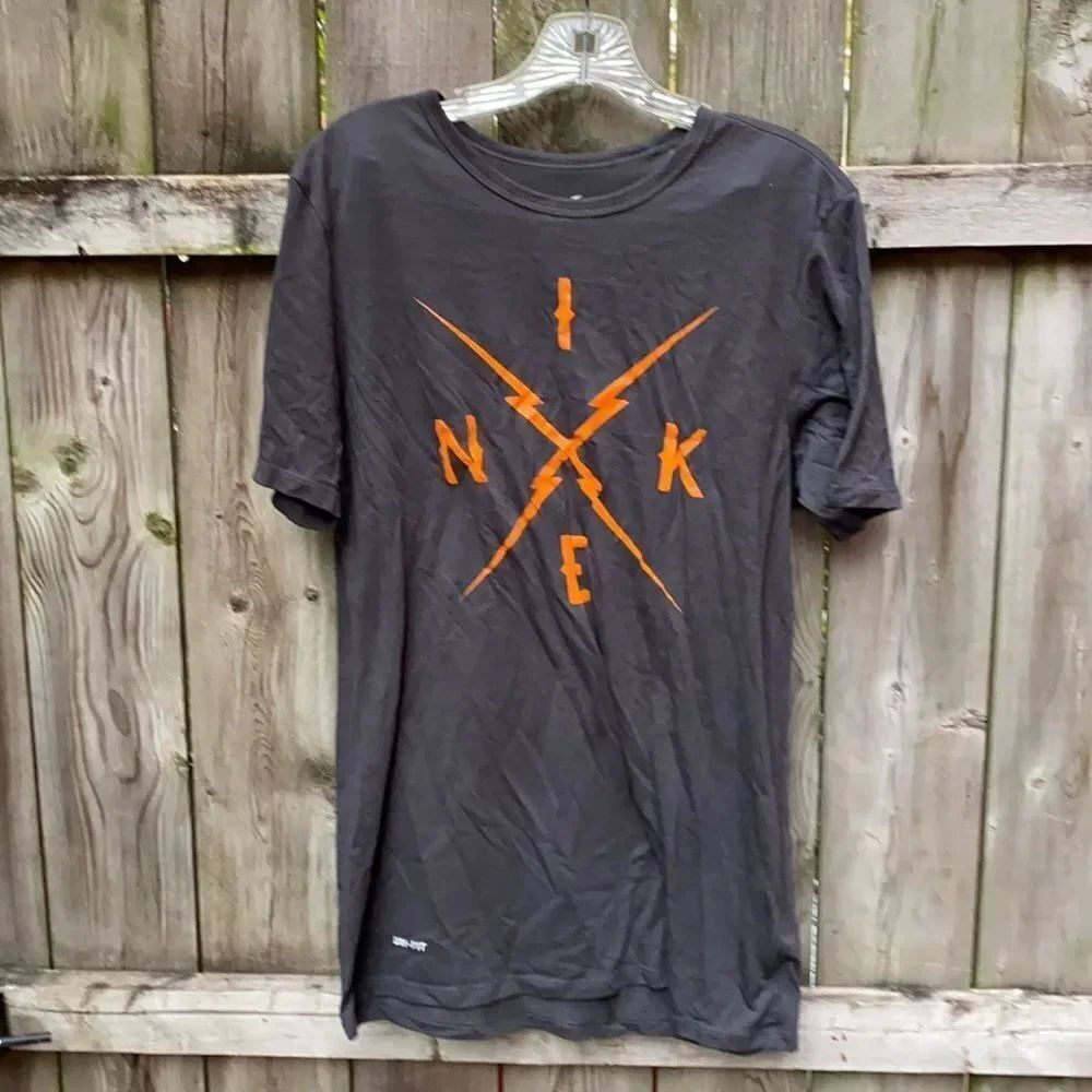 Nike tee sz. M